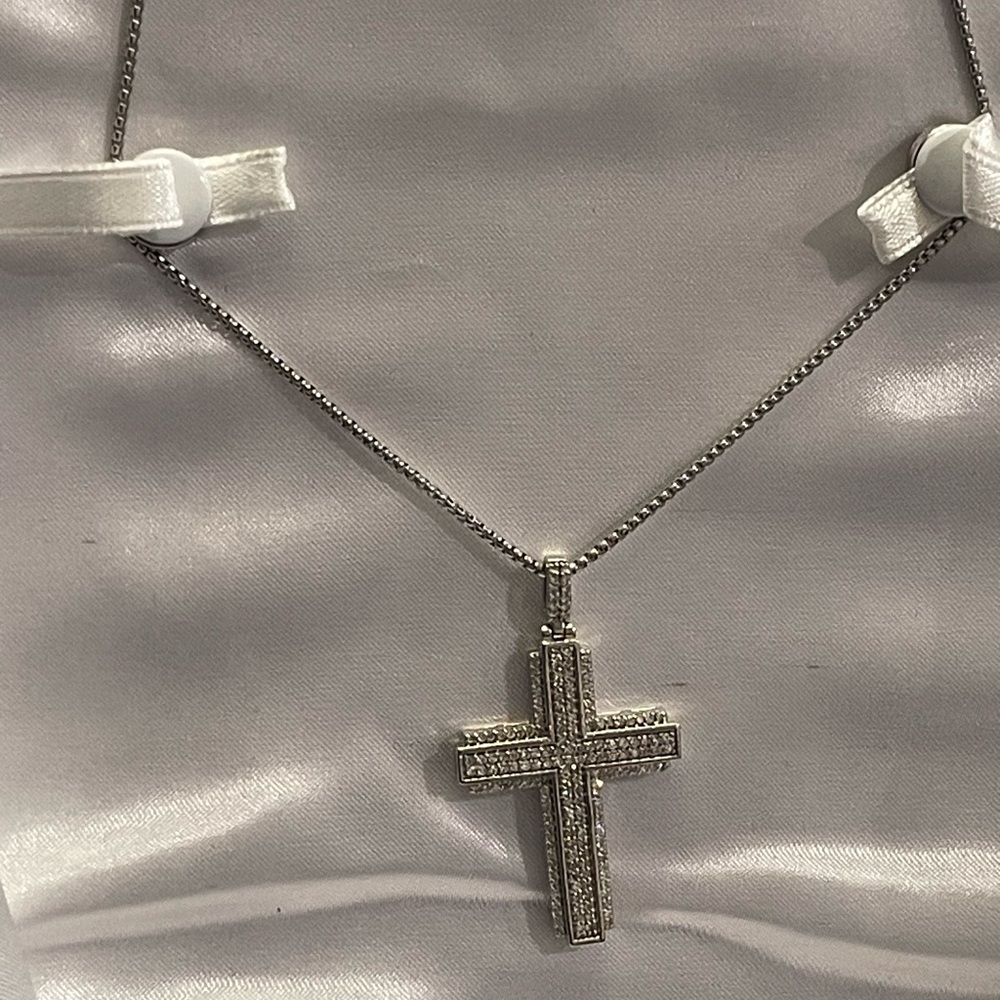 Diamond cross